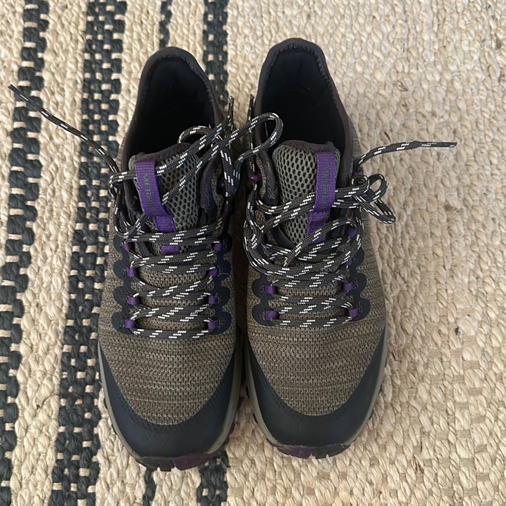 Merrill hiking shoes EUC